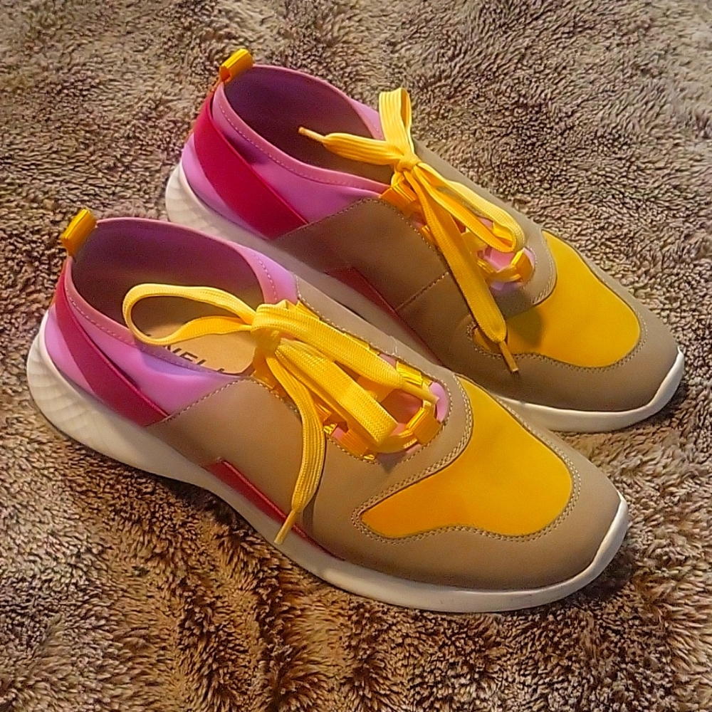 Vaneli Sport Sneakers